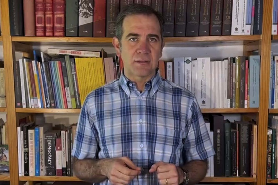 Lorenzo Córdova da último mensaje y pide a nuevos consejeros resistir embates