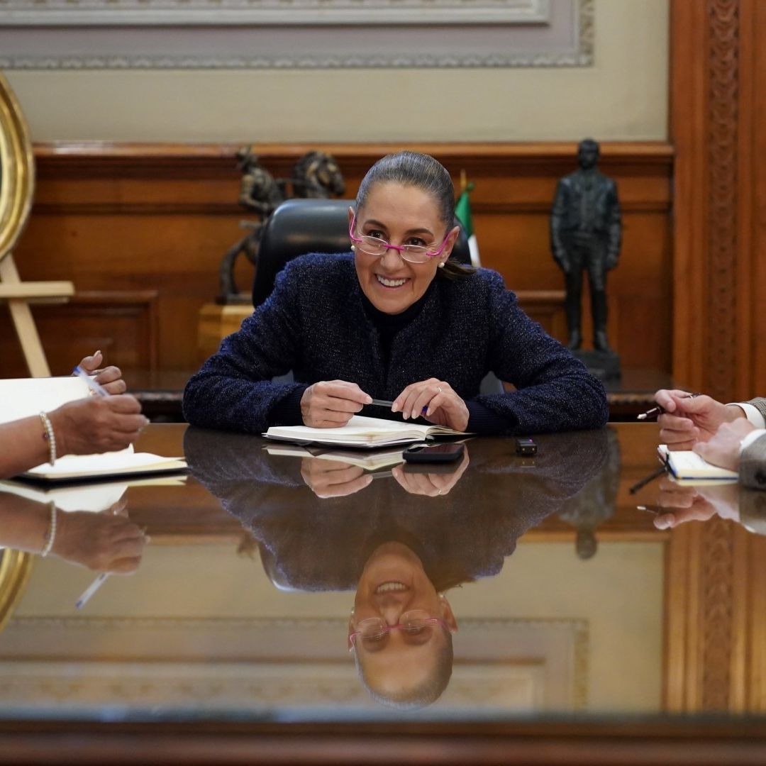 Sheinbaum Pardo durante la llamada telefónica con el papa León XIV.