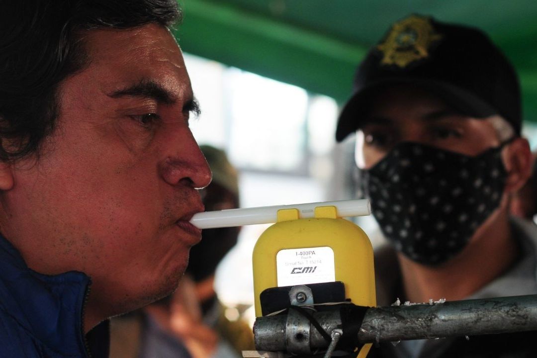 Los conductores que no pasen el alcoholímetro de la CDMX deberán pagar una multa o recibir una sanción