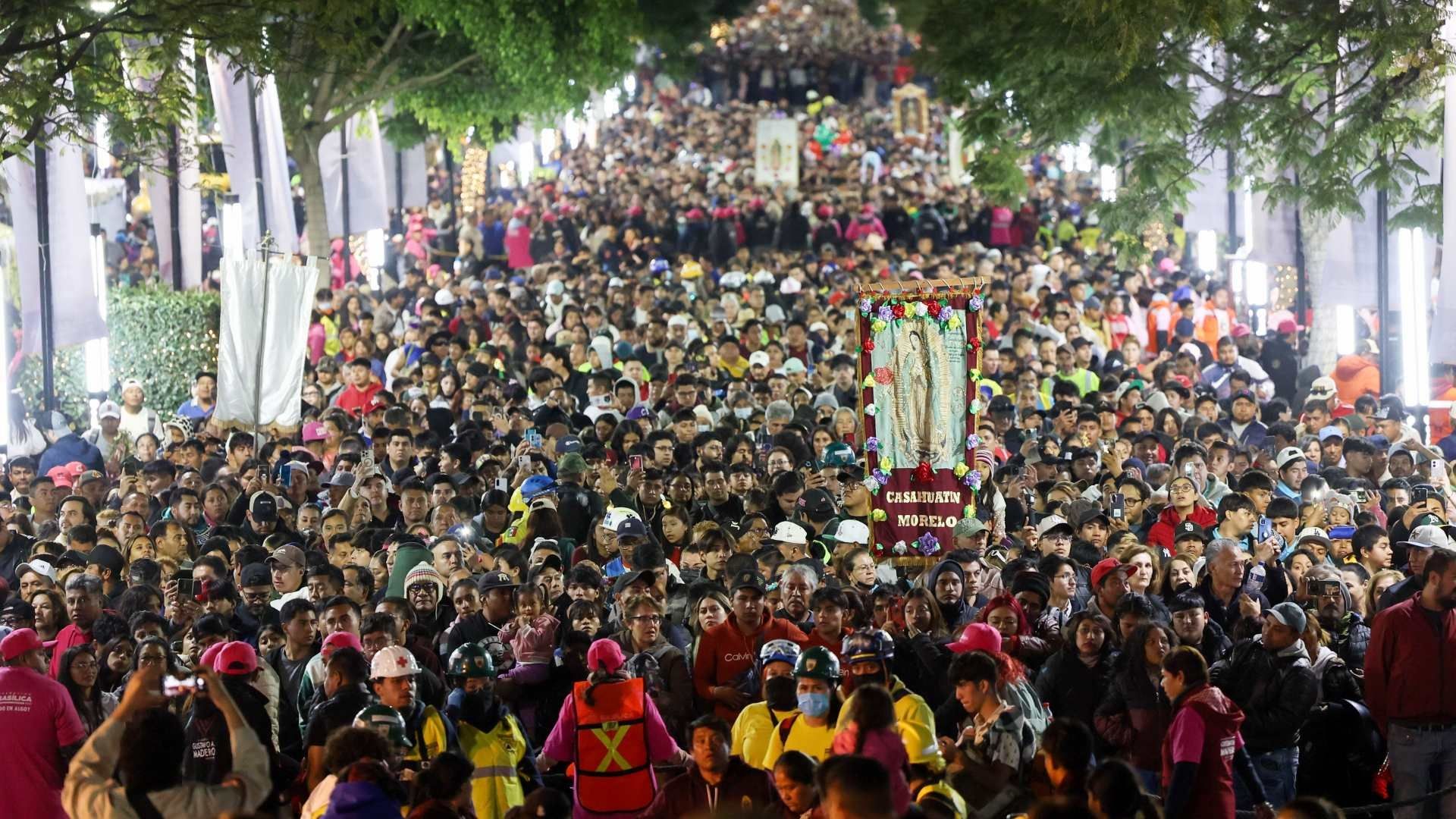 Millones de peregrinos devotos de la Virgen de Guadalupe acuden a La Villa en la CDMX. Foto: Cuartoscuro