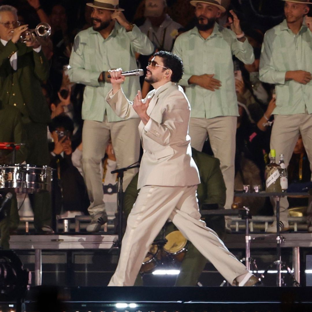 Bad Bunny Se Cae en 'La Casita' en Primer Concierto en la CDMX; Así Reaccionó.