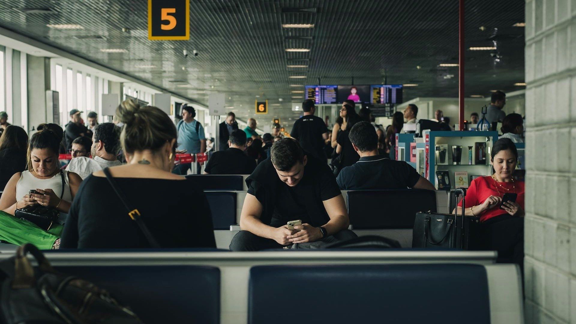 Estados Unidos pedirá historial de 5 años de redes sociales a turistas sin visa