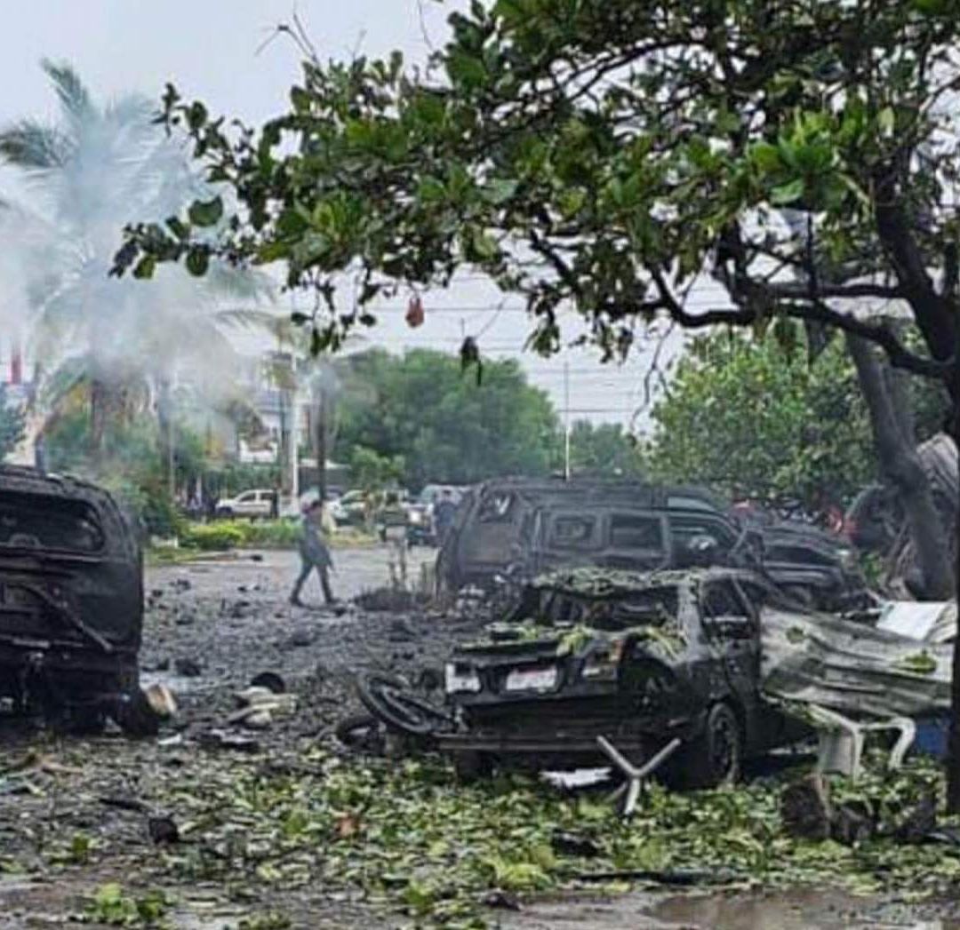 Fiscalía de Michoacán Identifica a Dueño de Camioneta que Explotó en Coahuayana y Dejó 6 Muertos