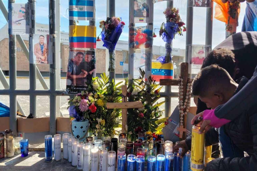 La noche del 27 de marzo un incendio en un centro migratorio en Ciudad Juárez, Chihuahua, acabó con la vida de 40 migrantes hondureños, salvadoreños, guatemaltecos, colombianos y venezolanos