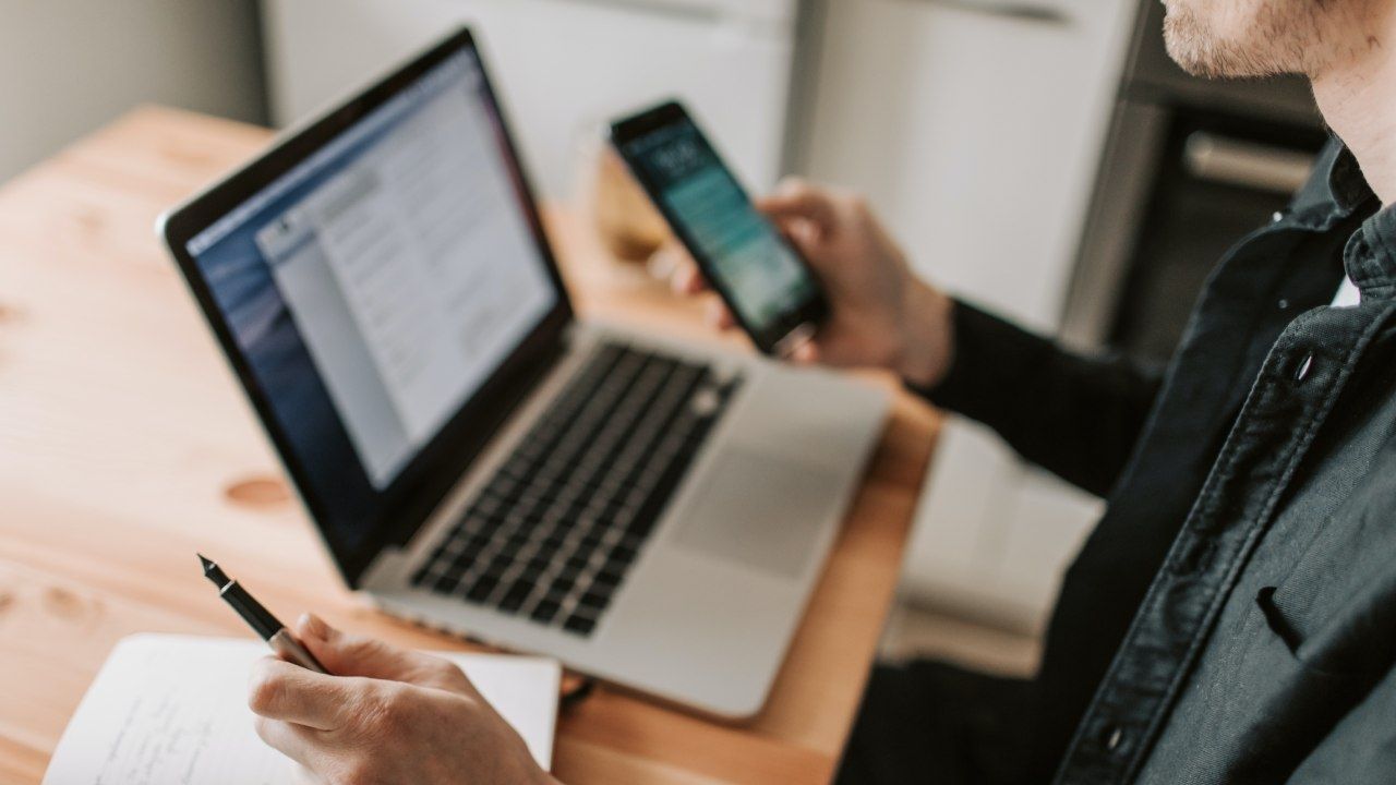 Cómo ver estados de WhatsApp sin ser visto en iPhone.