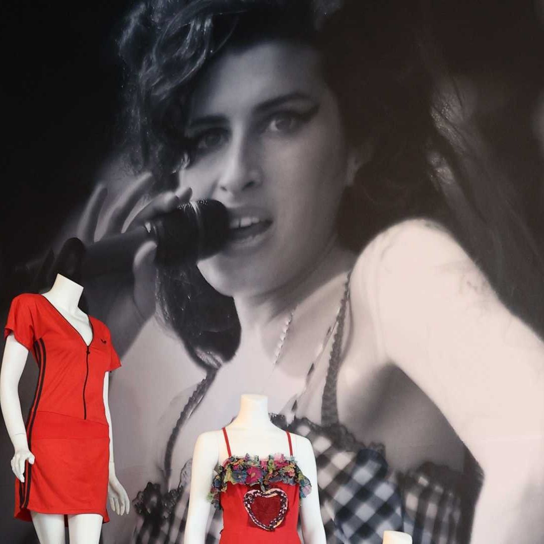 ¿Por Qué el Papá de Amy Winehouse Demandó a Dos Amigas de la Cantante? De Esto las Acusa