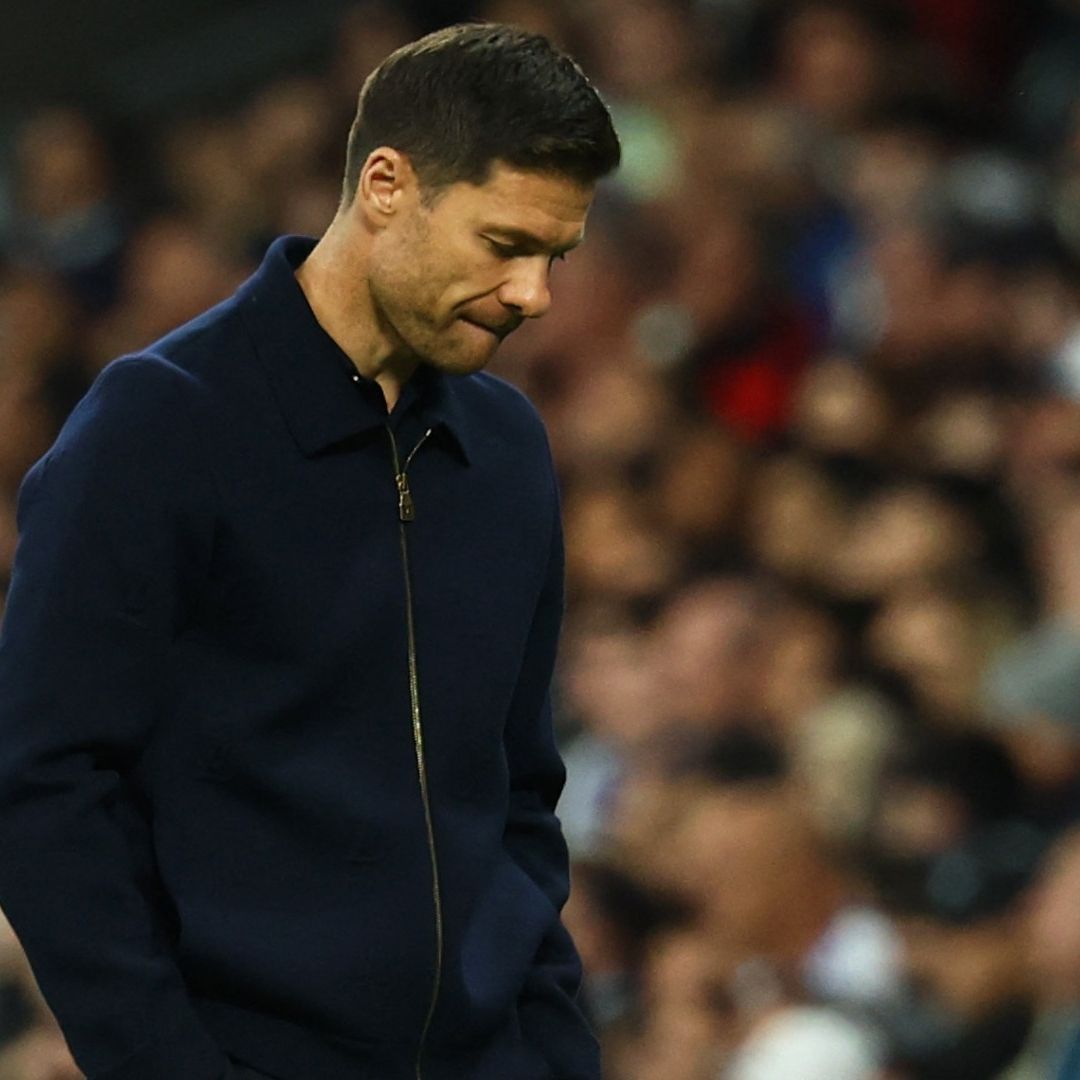 La prensa española señala que el técnico Xabi Alonso tiene problemas en el vestidor del Real Madrid.