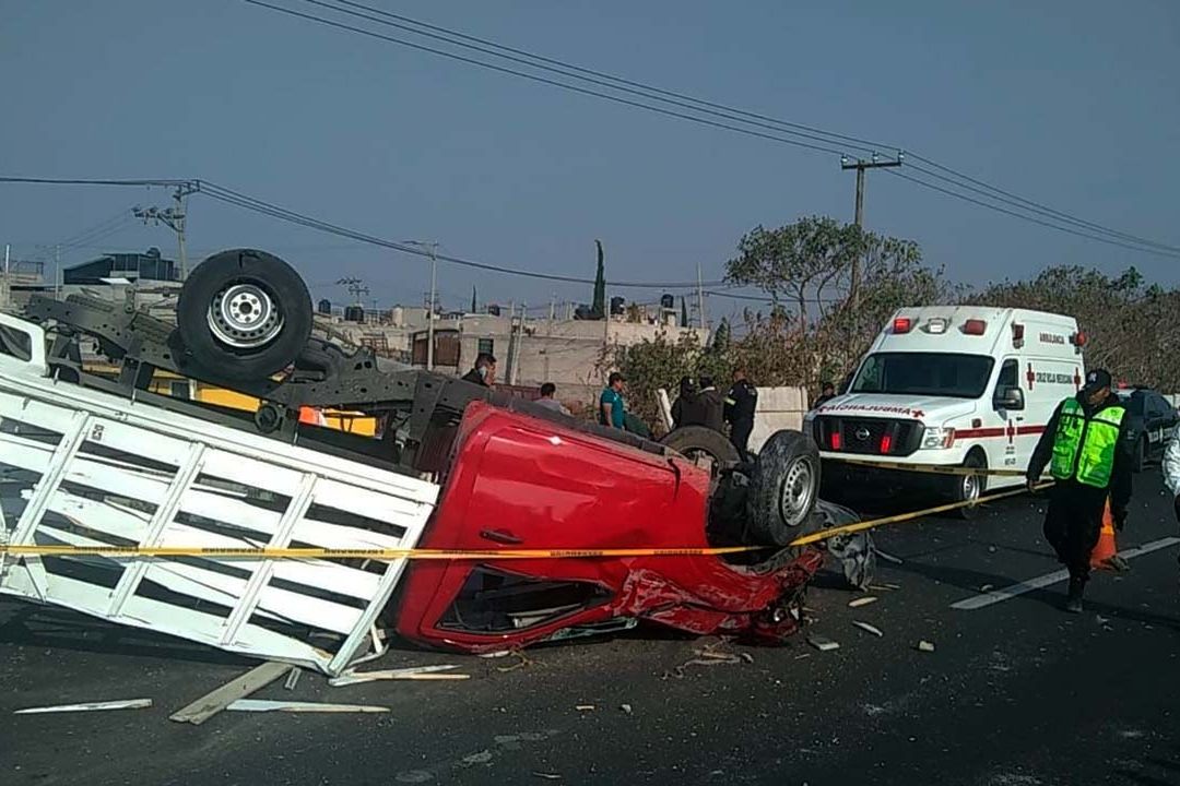 Volcadura deja cuatro muertos en Edomex