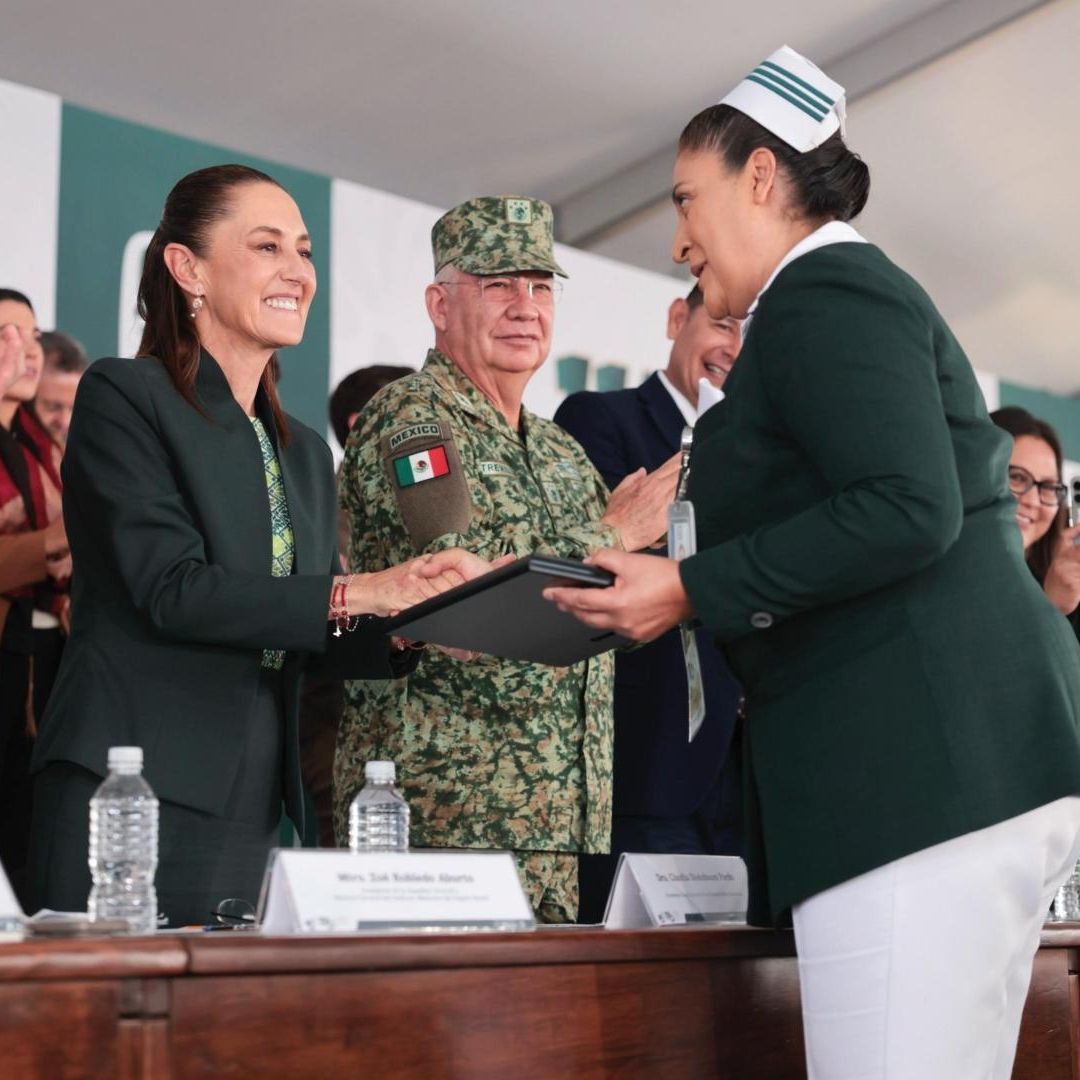 La presidenta Claudia Sheinbaum durante la Asamblea General Ordinaria del IMSS