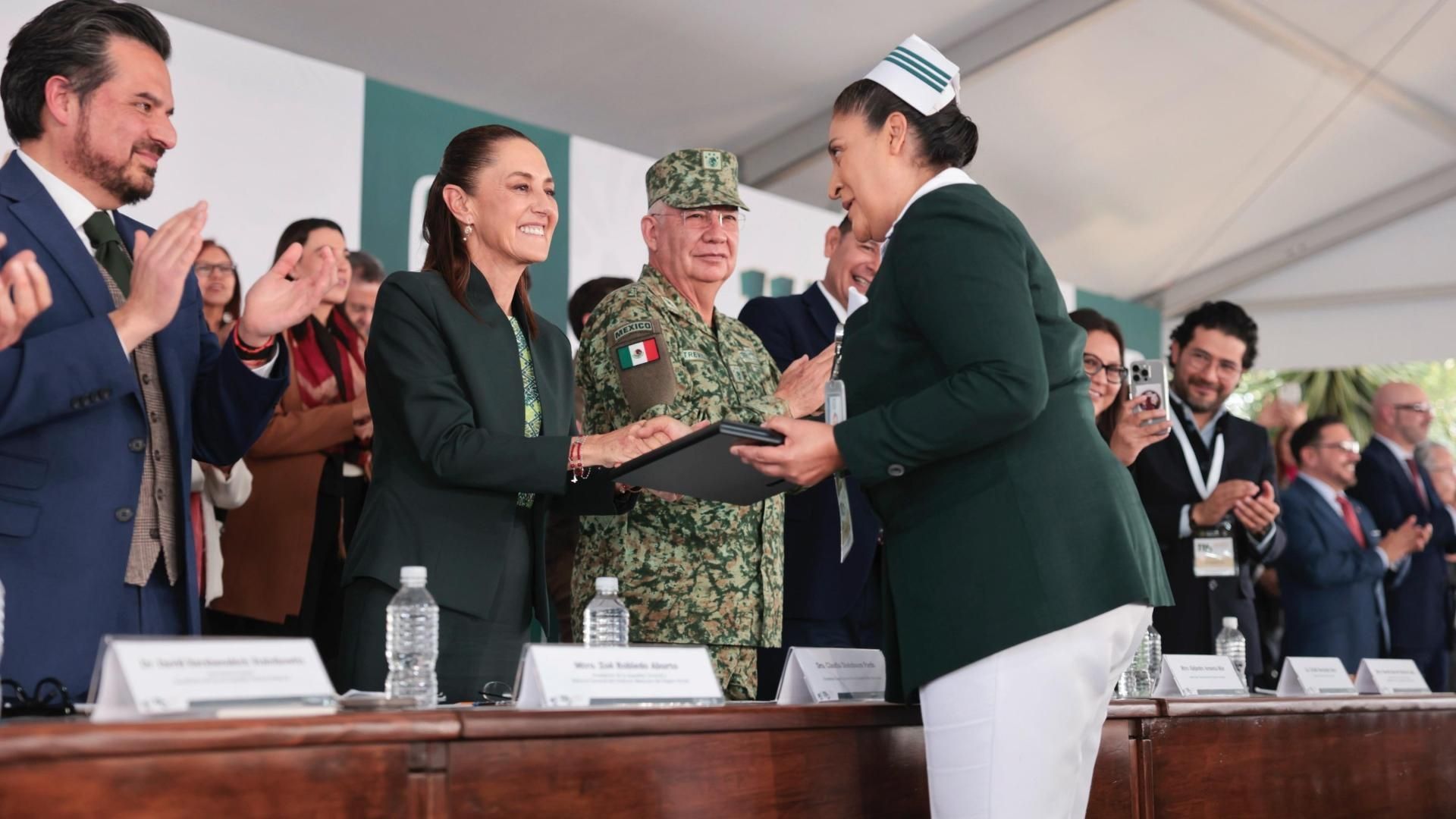 La presidenta Claudia Sheinbaum durante la Asamblea General Ordinaria del IMSS