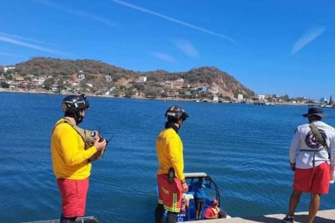 Al lugar llegaron pescadores y cuerpos de auxilio quienes auxiliaron a la mujer de 47 años y de tres menores, quienes fueron llevados a diferentes hospitales
