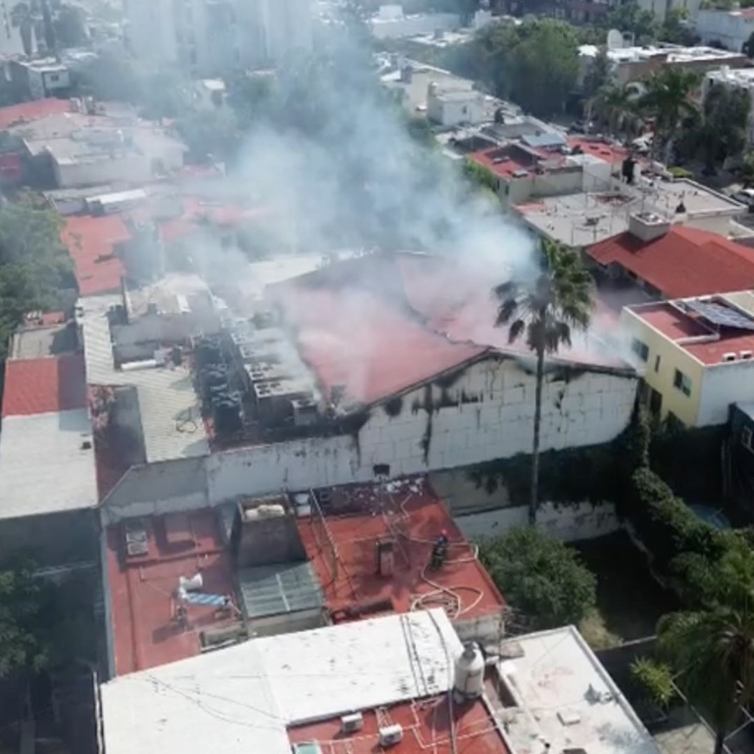 Se Registra Fuerte Incendio Hoy en el Bar Strana de Guadalajara, Jalisco; Esto se Sabe