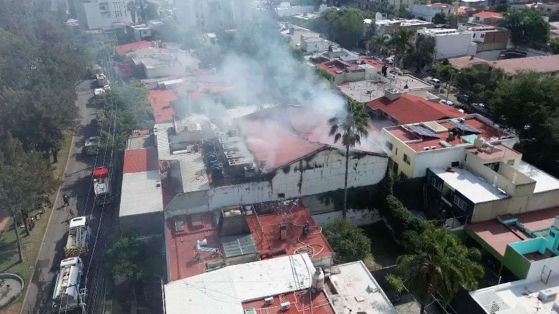 Se Registra Fuerte Incendio Hoy en el Bar Strana de Guadalajara, Jalisco; Esto se Sabe