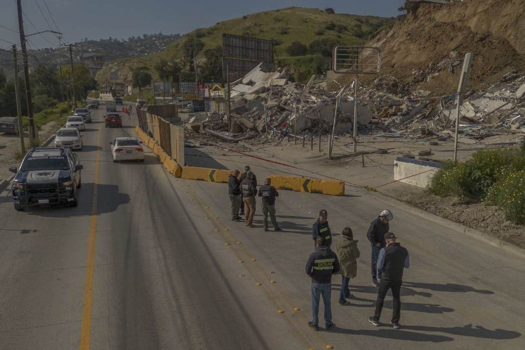 Derrumbe de segundo edificio en fraccionamiento de Tijuana