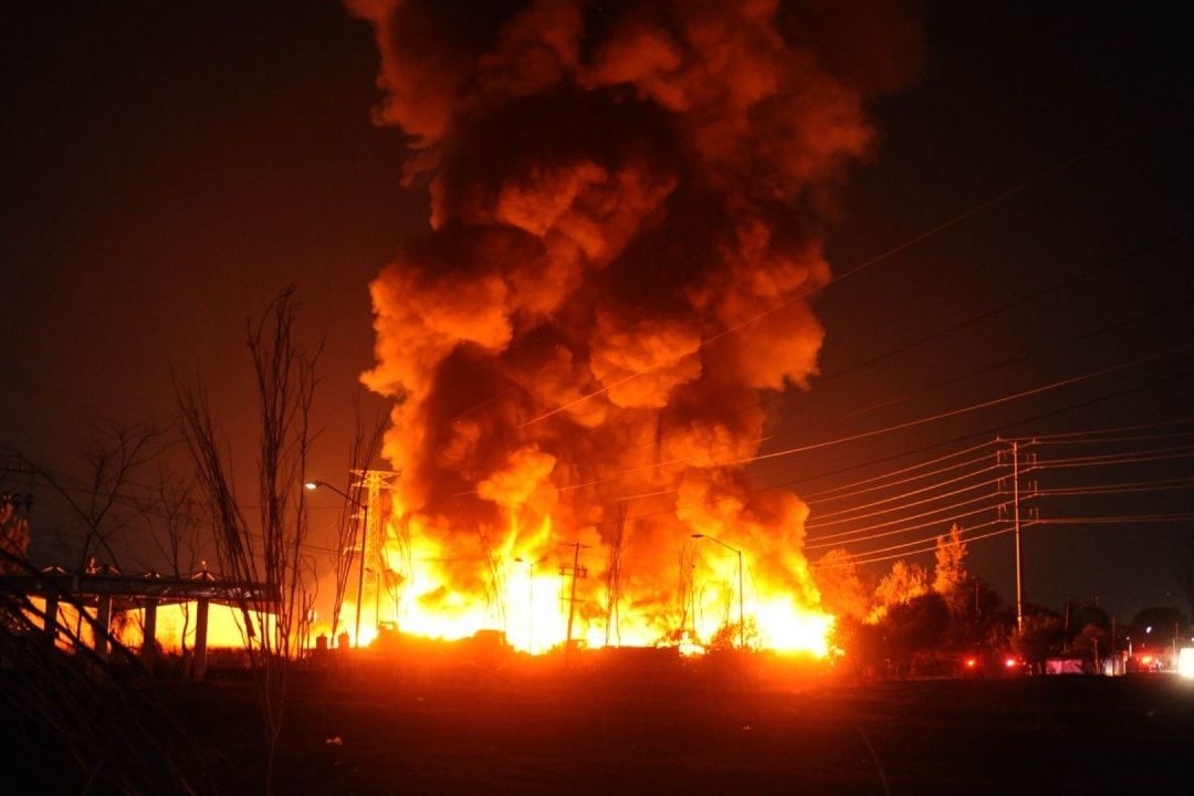 Incendio acaba con bodegas de madera en predio de la Central de Abasto, Iztapalapa, CDMX. Foto: Cuartoscuro| Archivo