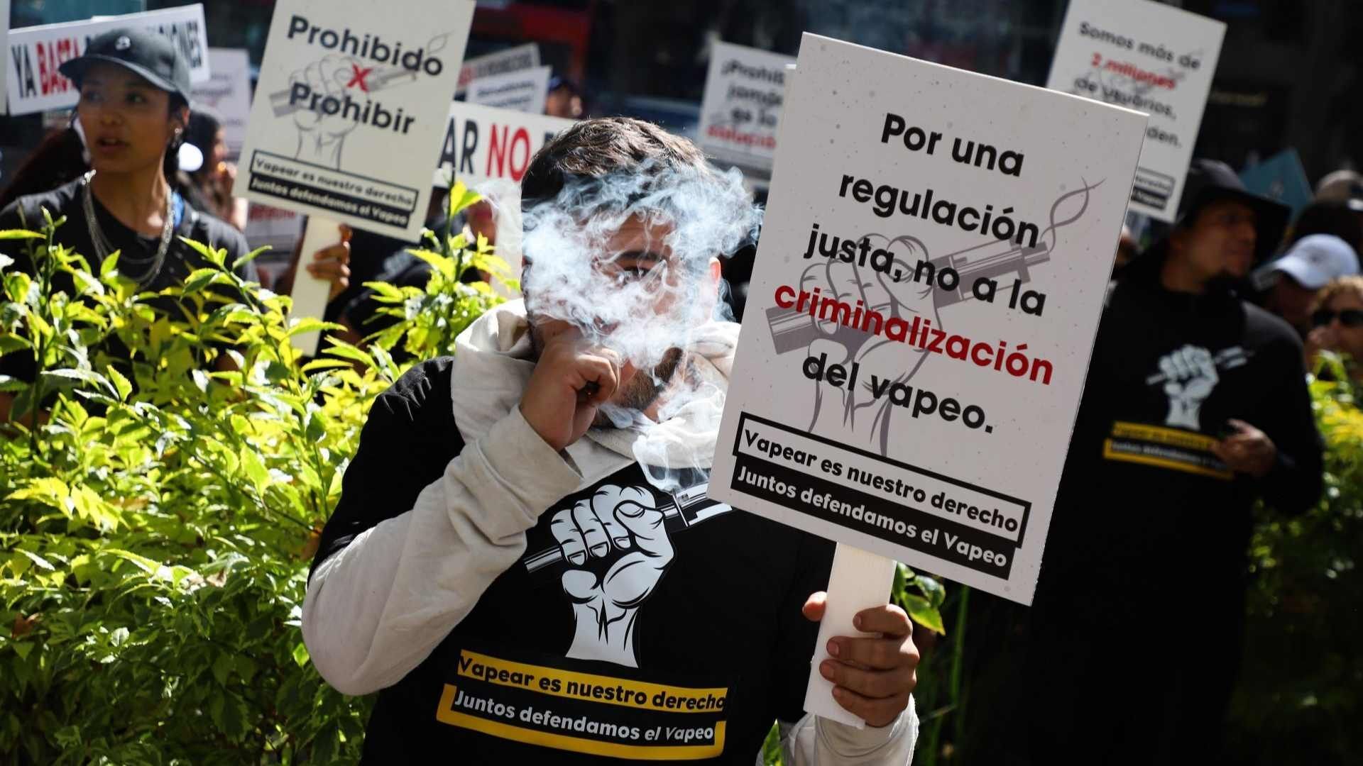 Protesta de usuarios de vapeadores en el Senado