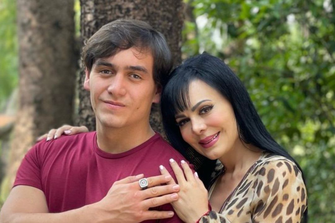 Julián Figueroa es velado en funeraria de San Jerónimo, CDMX