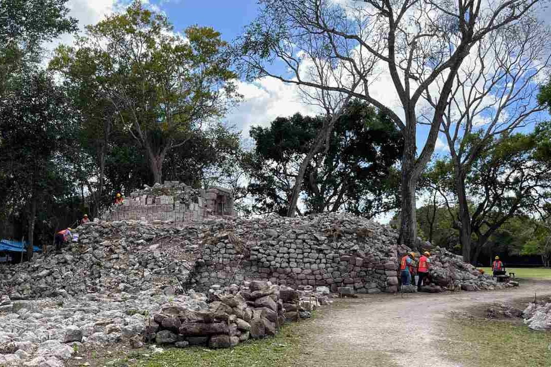 Descubren un disco con jeroglíficos mayas en Chichén Itzá