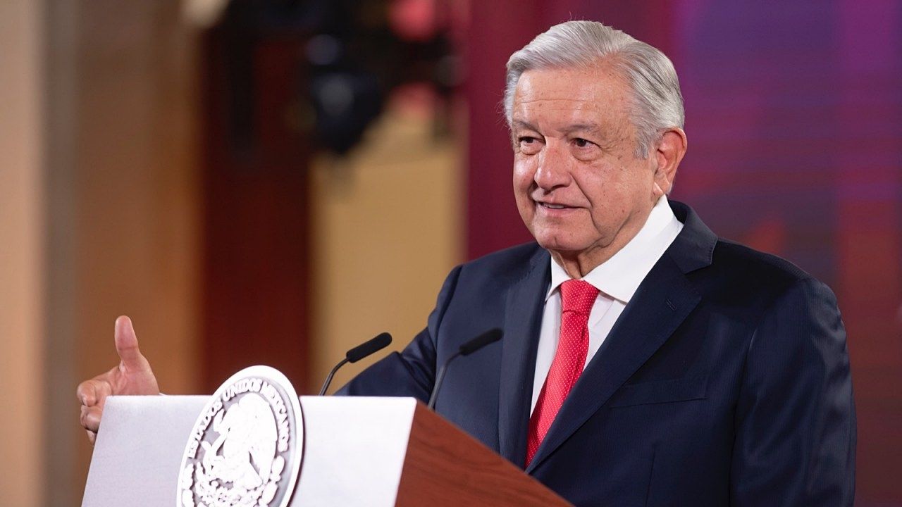 El presidente Andrés Manuel López Obrador ofrece su conferencia mañanera un día después de la marcha por su Informe de Gobierno