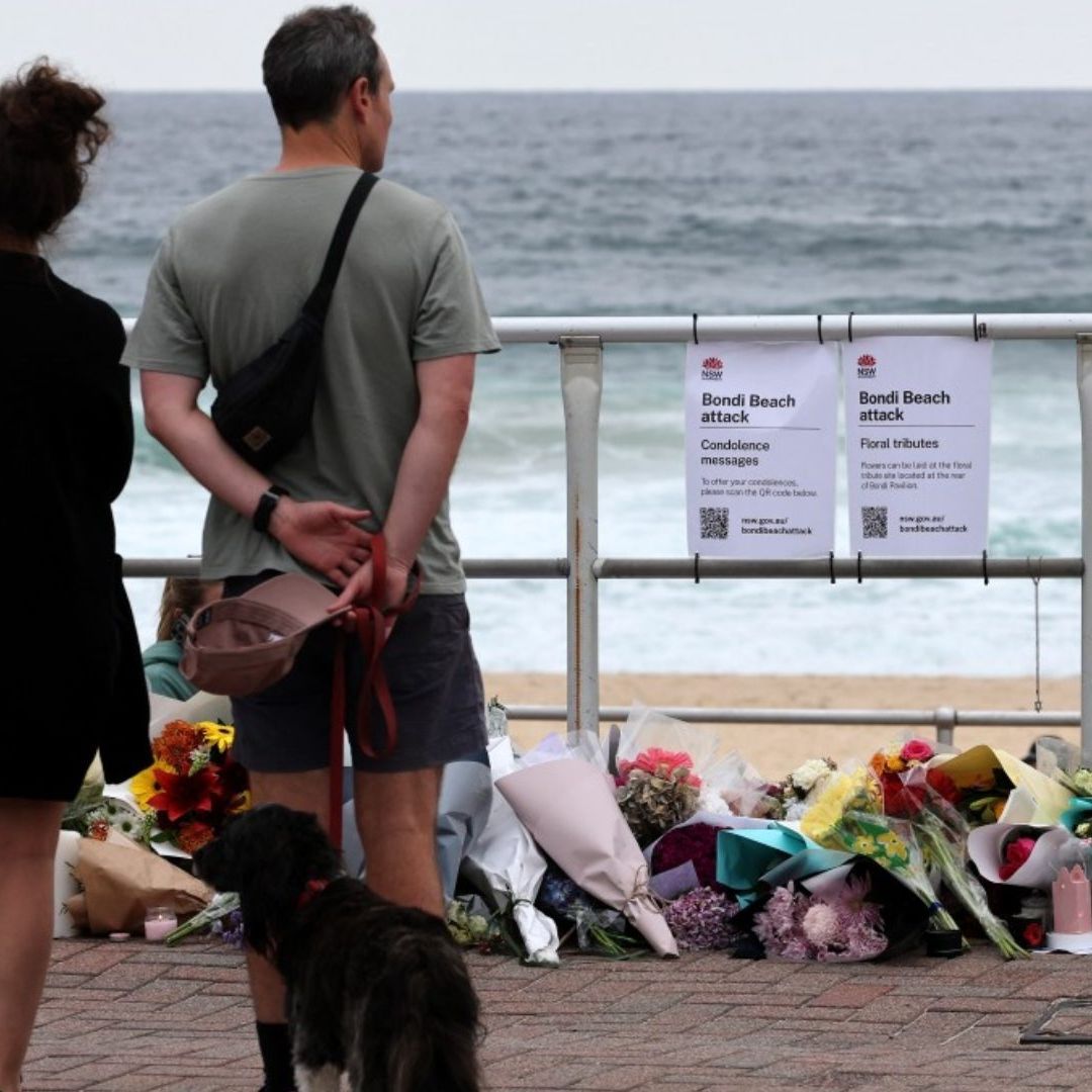 Acusan de 59 Cargos a Atacante de Sídney; Incluyen 15 Delitos de Asesinato y Uno de Terrorismo.