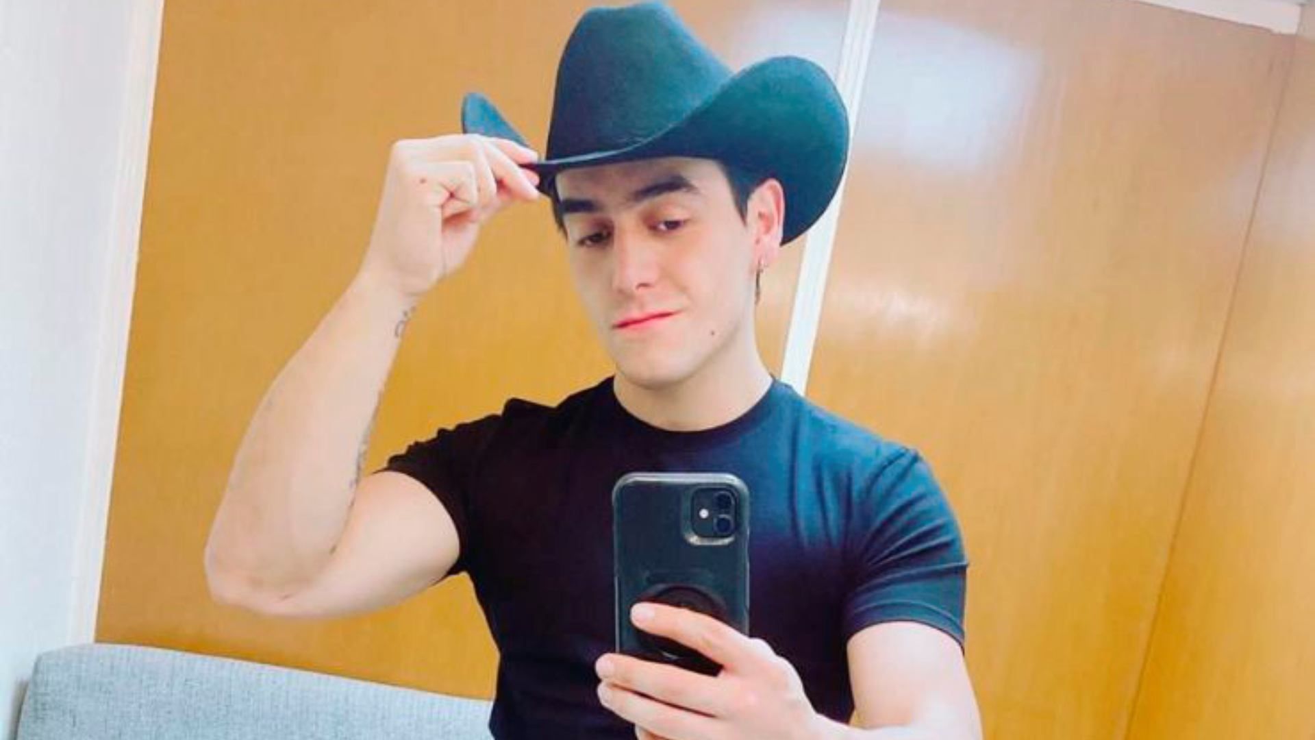 Julián Figueroa, quien se unió al club de los 27, en foto que compartió en sus redes sociales