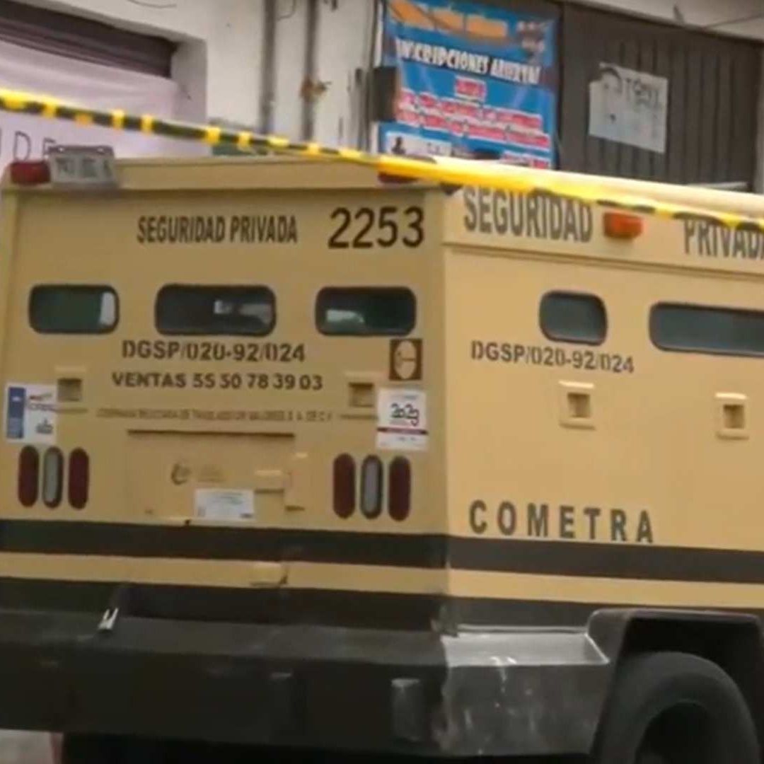 Camioneta de Valores Atropella a hombre en Tlalnepantla