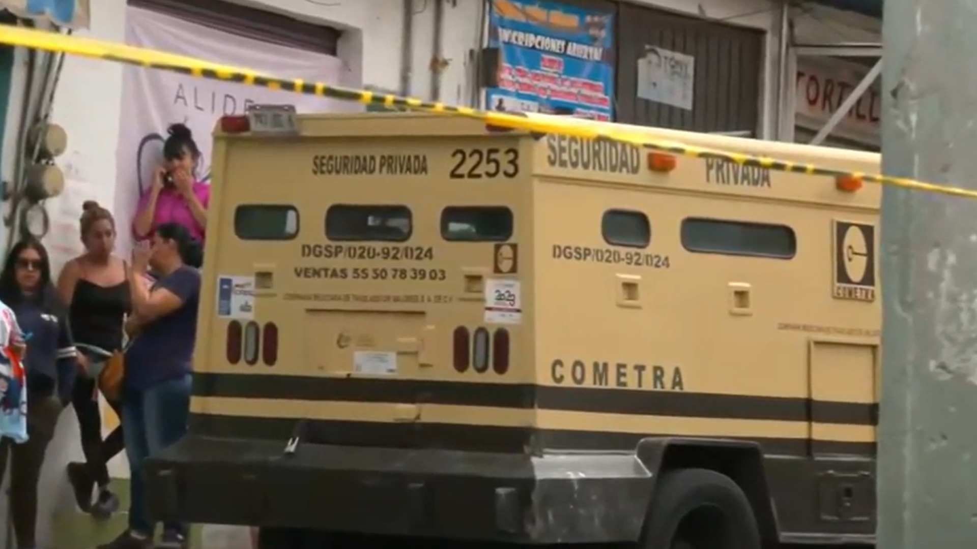 Camioneta de Valores Atropella a hombre en Tlalnepantla