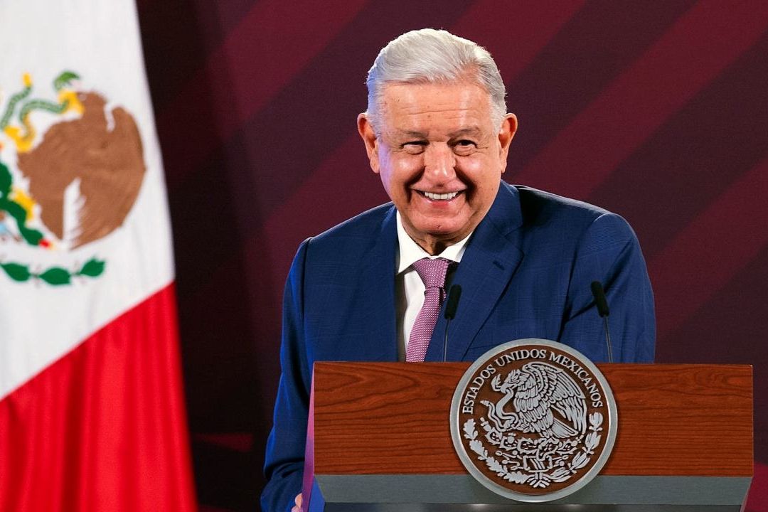 El presidente Andrés Manuel López Obrador presenta su mañanera desde Palacio Nacional