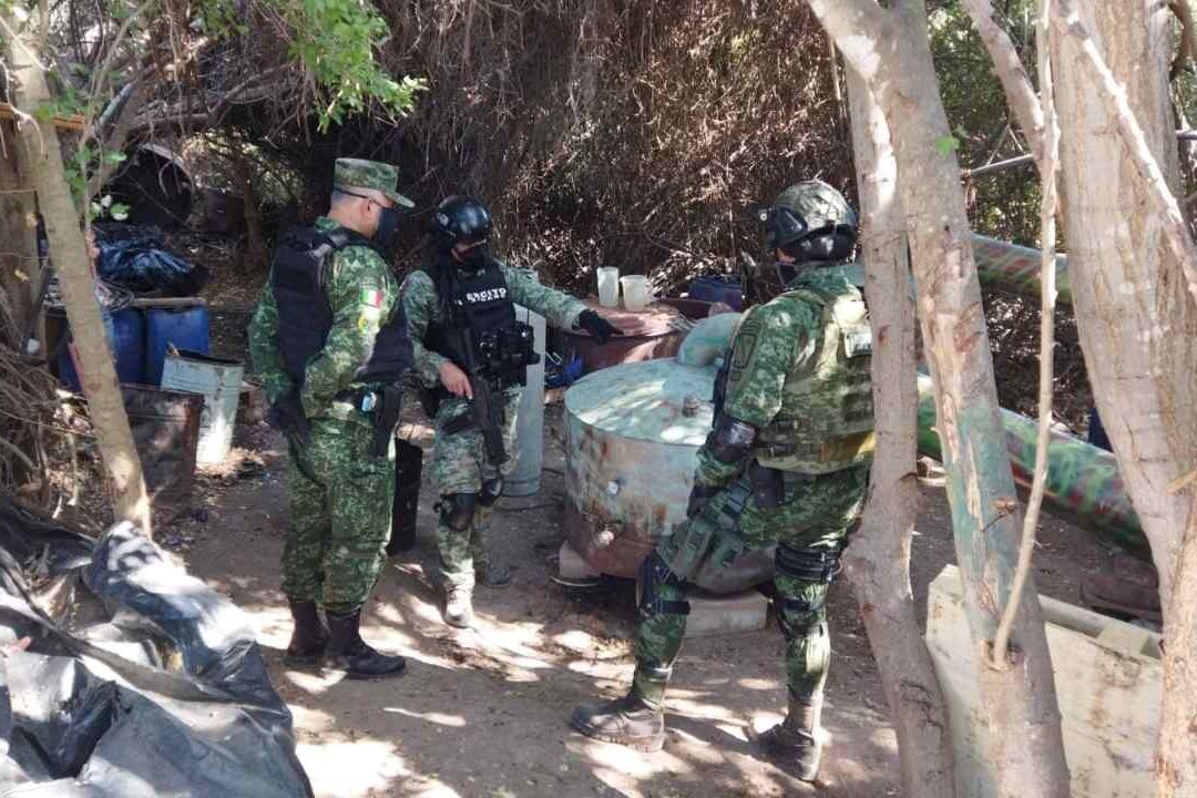 AMLO crea comisión presidencial para combatir tráfico de drogas y armas