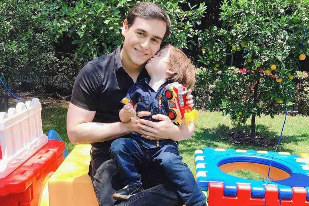 Julián Figueroa le cantó y dedicó una canción a su hijo, al igual que Joan Sebastian lo hizo con él