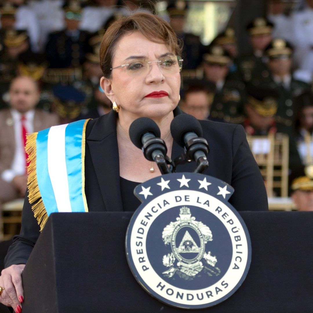 Xiomara Castro Acusa Intento de Golpe en Honduras; Advierte Retorno de Juan Orlando Hernández.