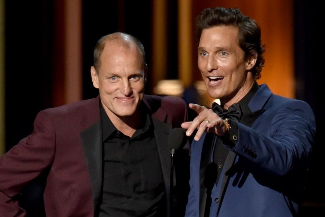 Matthew McConaughey y Woody Harrelson sospechan que podrían ser hermanos