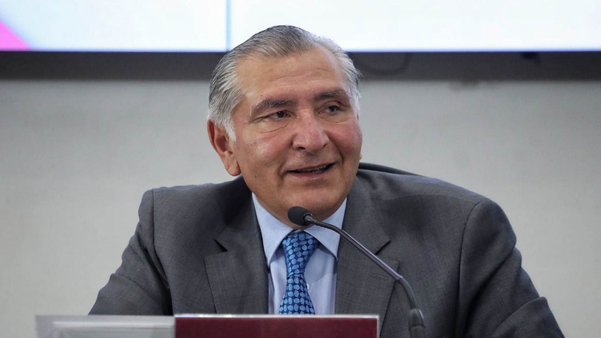 Adán Augusto López, secretario de Gobernación durante una reunión en el INE