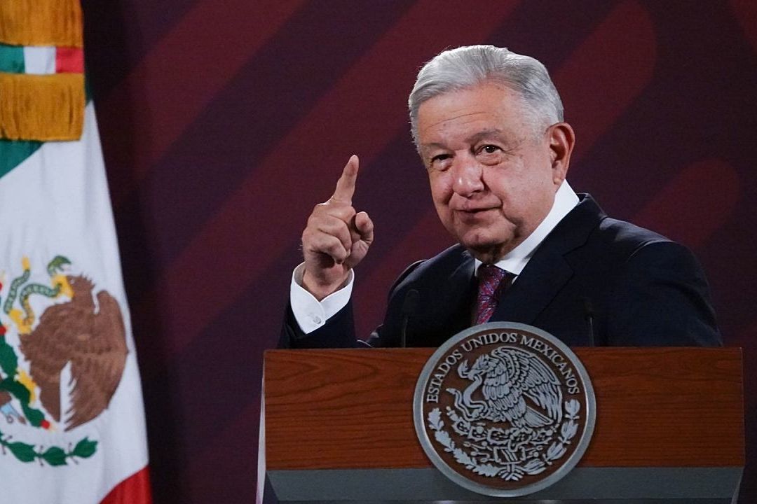 El presidente Andrés Manuel López Obrador presenta su mañanera desde Palacio Nacional