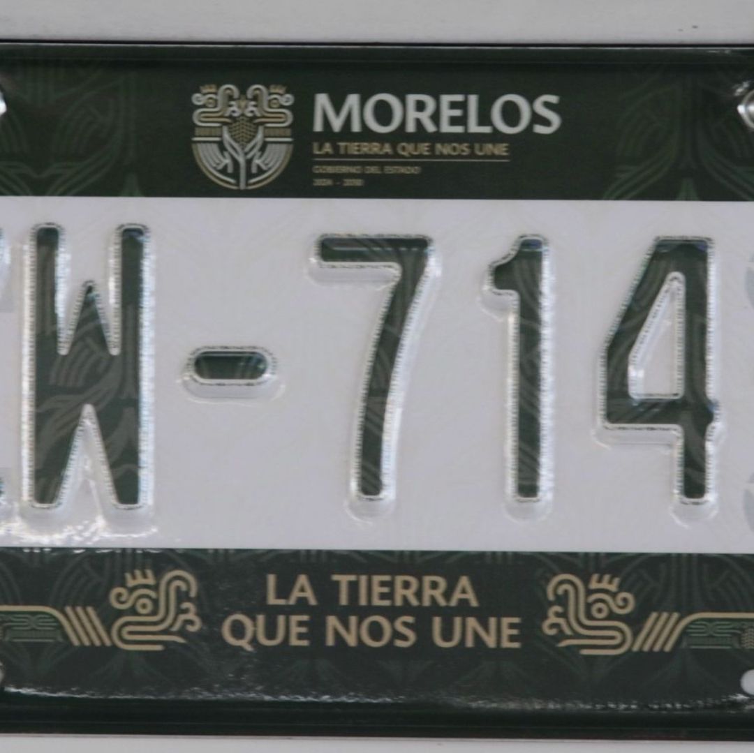 Unas placas del estado de Morelos.