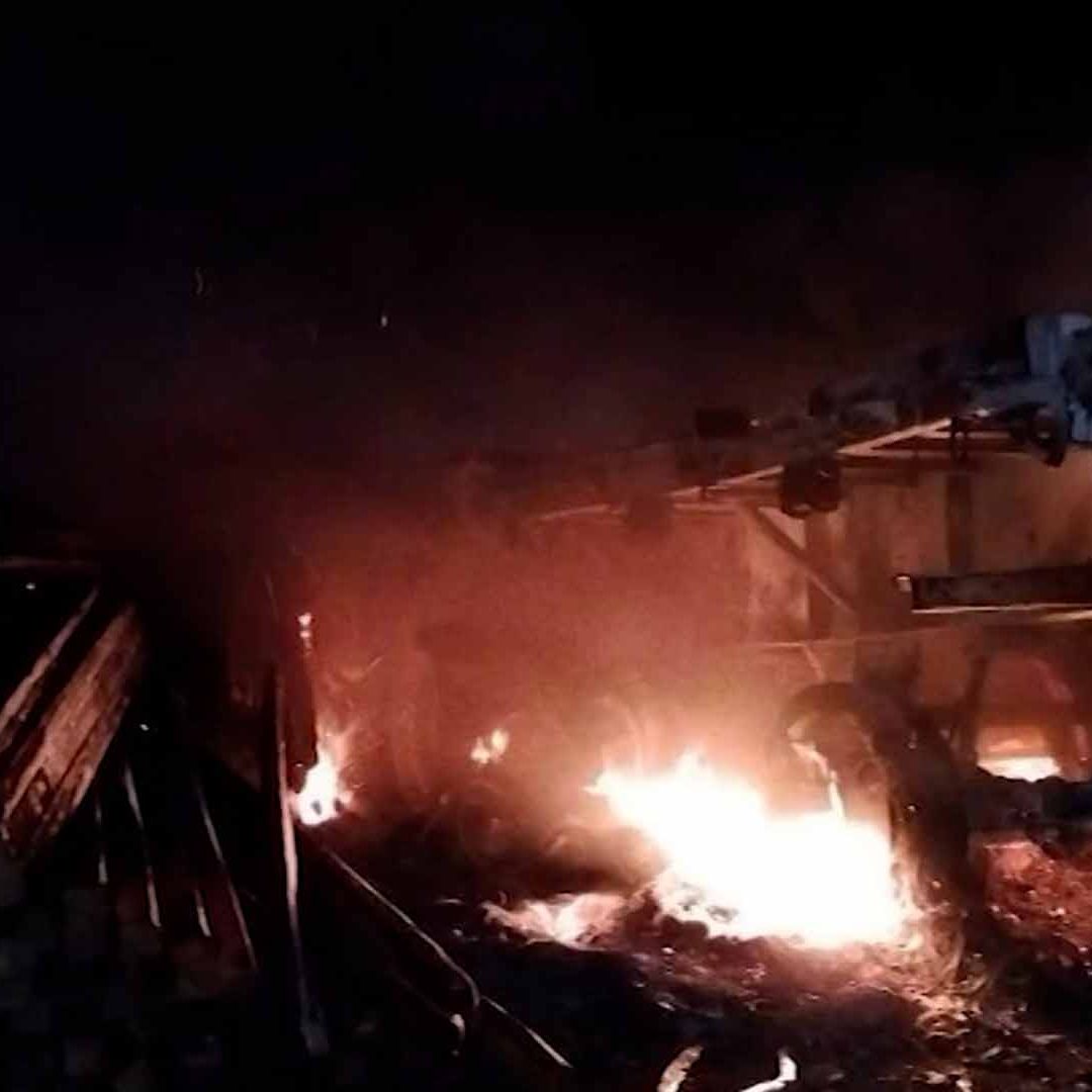 Choque e Incendio de Tráileres Deja a Hombre Grave en la Carretera Torreón-Saltillo