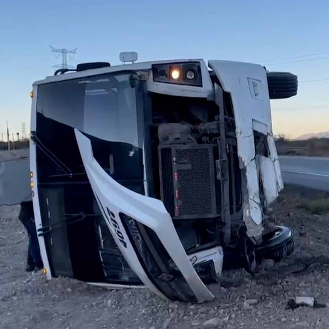 Vuelca Camión de Personal con 20 Trabajadores en Carretera Saltillo-Zacatecas