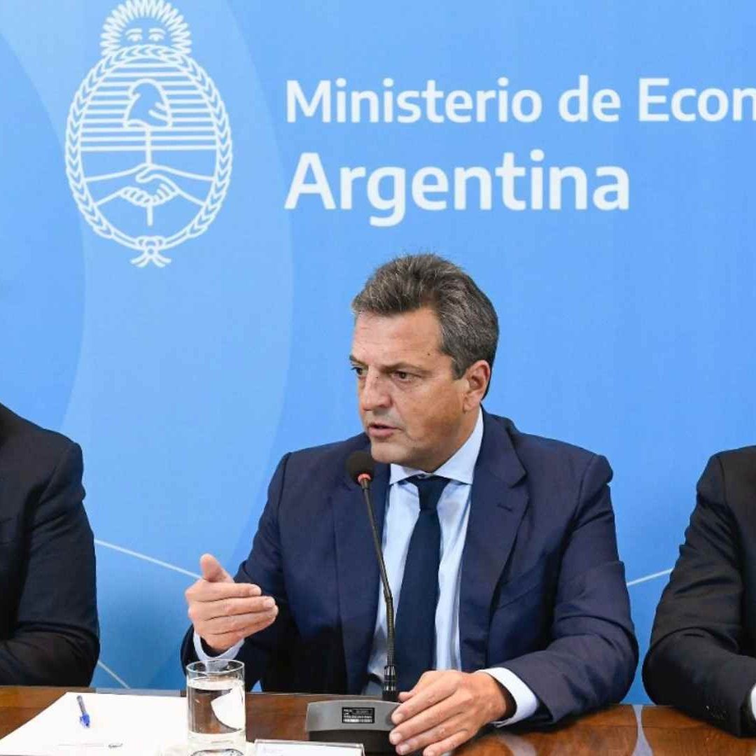 El ministro de Economía, Sergio Massa junto a su par de Turismo y Deportes, Matias Lammens participan del acto de oficialización del Mundial sub-20 en Argentina