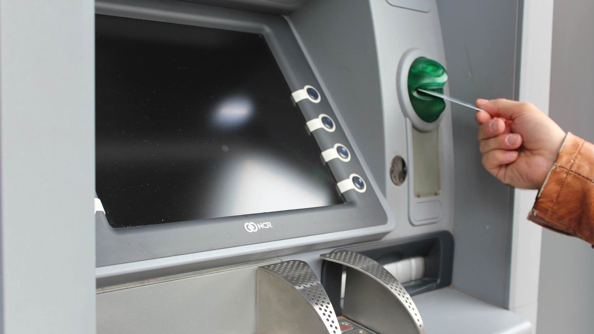 Los cajeros automáticos están disponibles las 24 horas del día y los 364 días del año