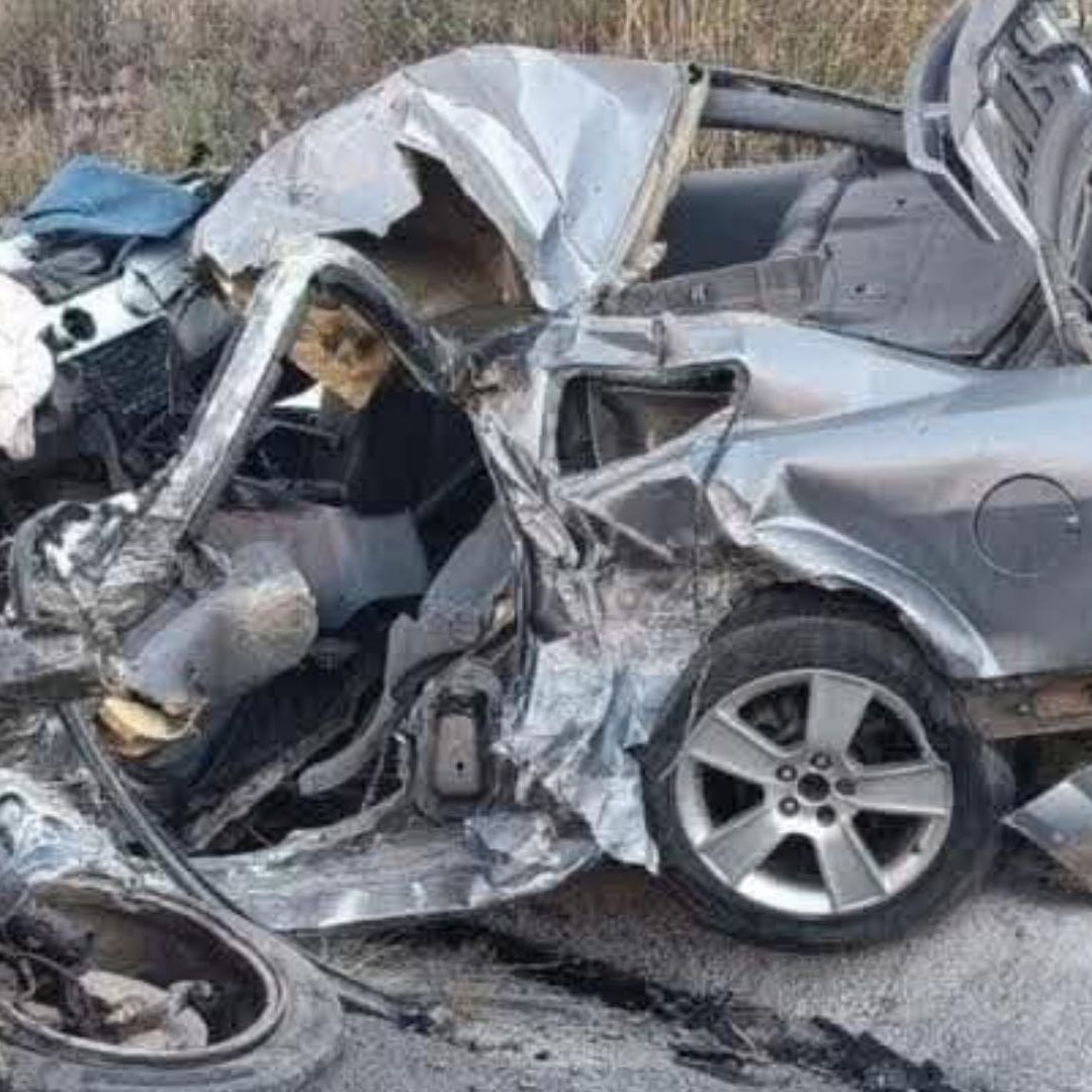 Conductor Mustang Muerto por Accidente con Tráiler en la Carretera Tlaxco Tejocotal Huauchinango Puebla