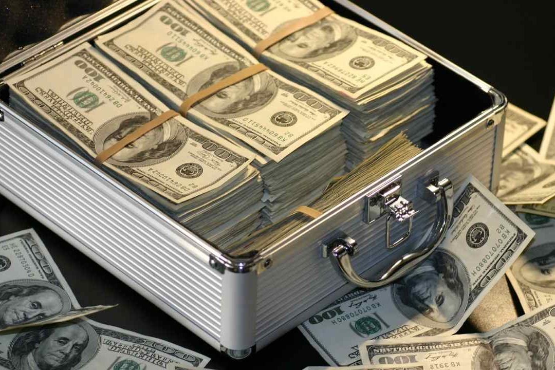 A cuánto está el dólar hoy martes 18 de abril de 2023.
