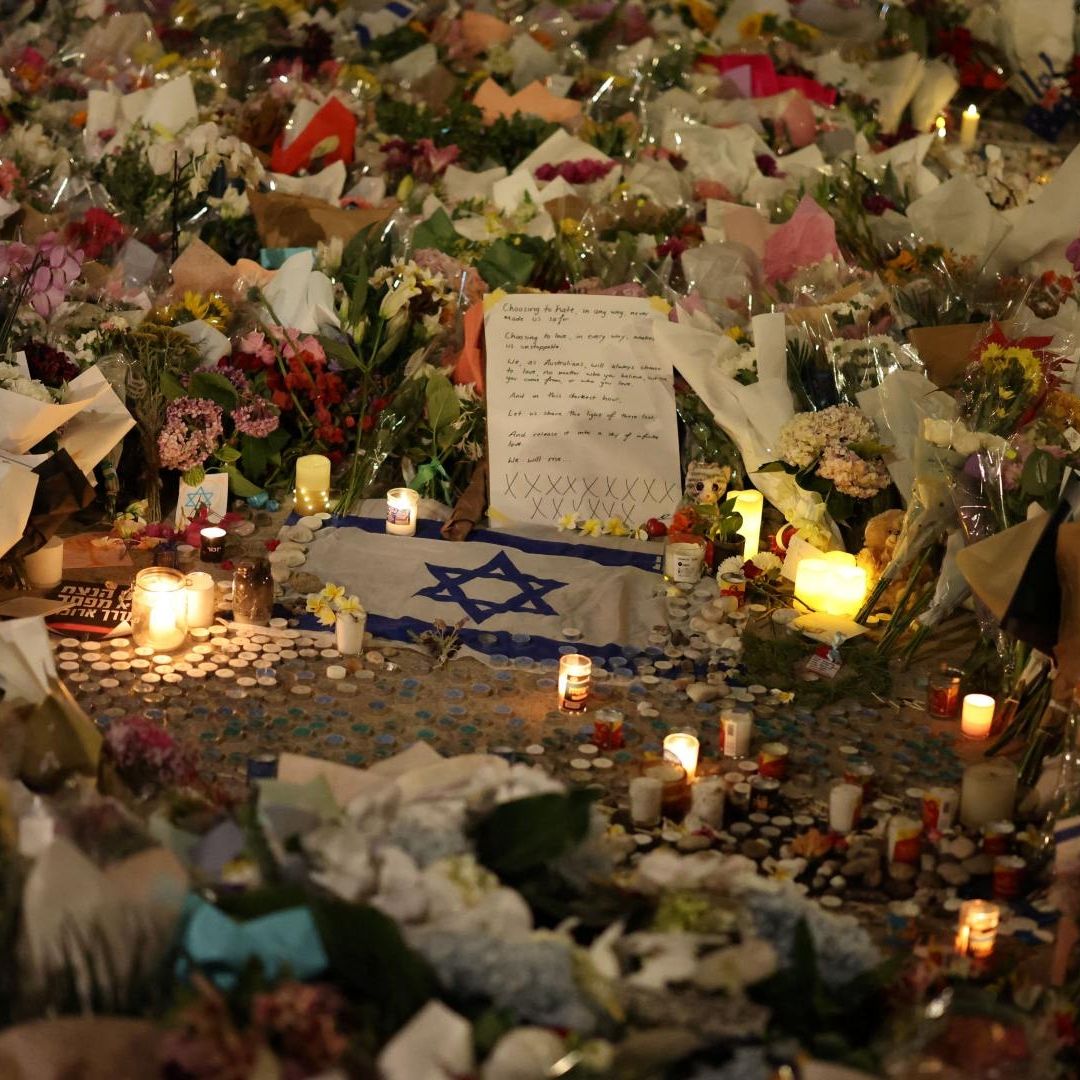 Memorial por víctimas del ataque terrorista en Bondi Beach, Australia