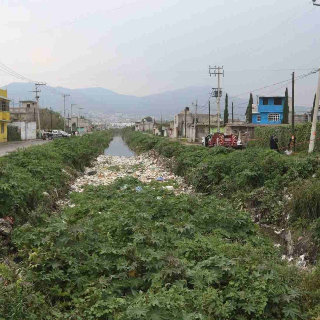Encuentran mujer en canal Cartagena, en Ecatepec