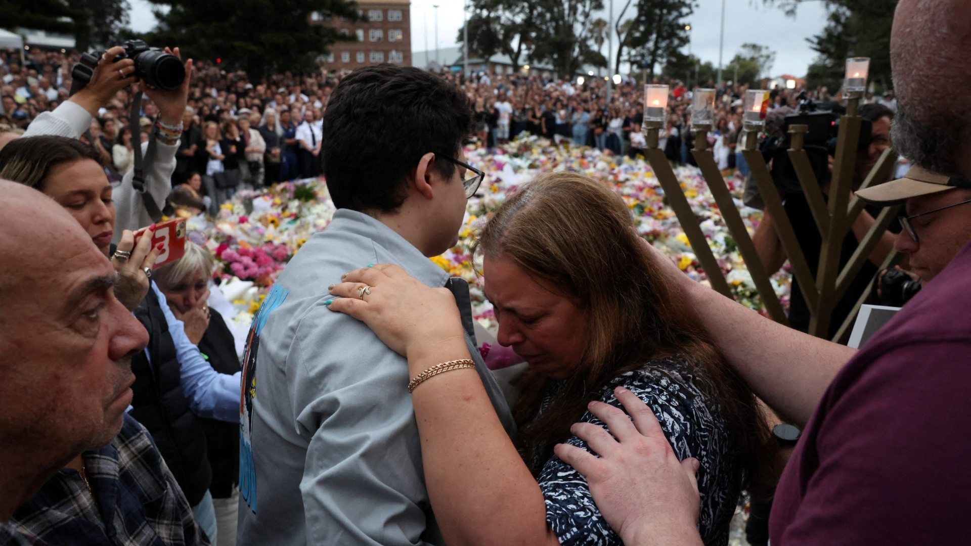 Cientos de Australianos Despiden a Matilda, Niña de 10 años Asesinada en Tiroteo en Sídney.