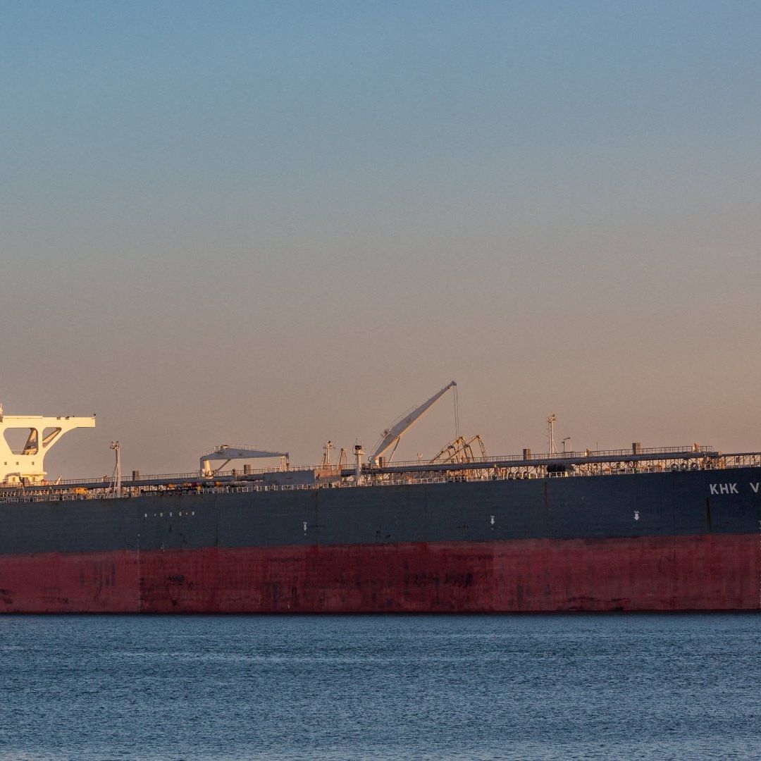 Armada de Venezuela Escolta Buques Petroleros; "No Nos Intimidan", Dice Ministro de Defensa.