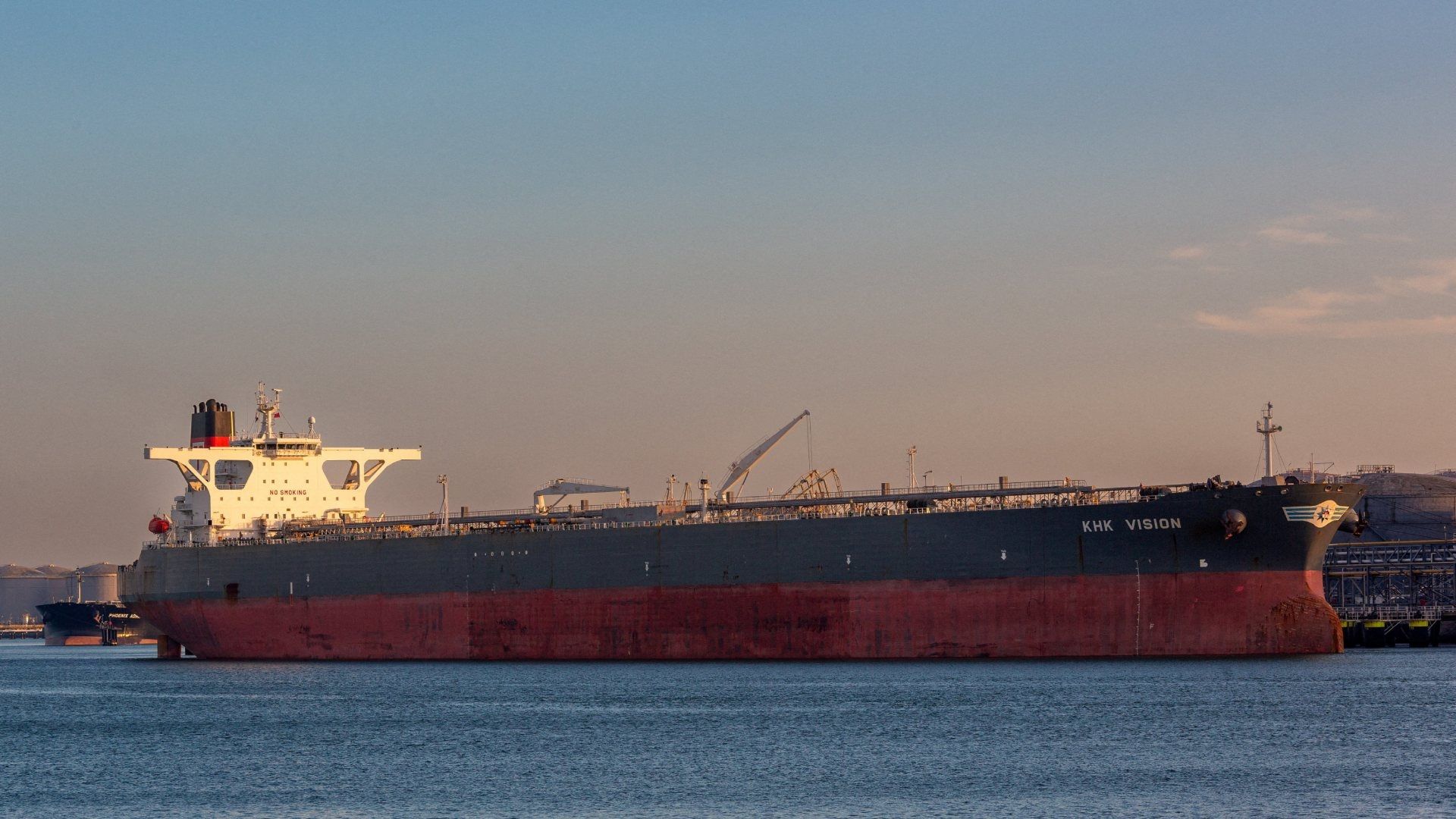 Armada de Venezuela Escolta Buques Petroleros; "No Nos Intimidan", Dice Ministro de Defensa.