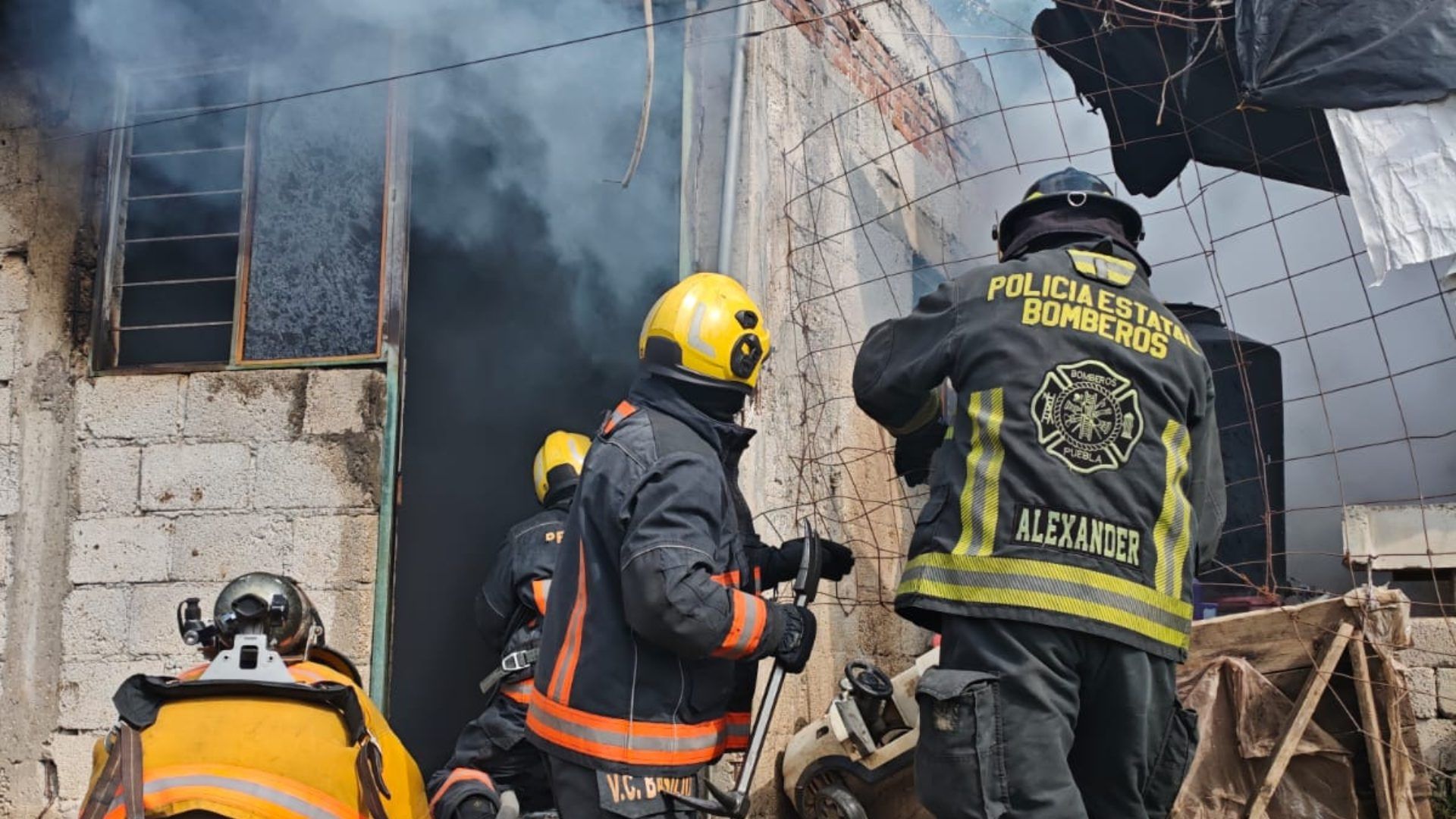 Incendio en Casa Habitación de Colonia Lagunilla Puebla Dejó Dos Lesionados