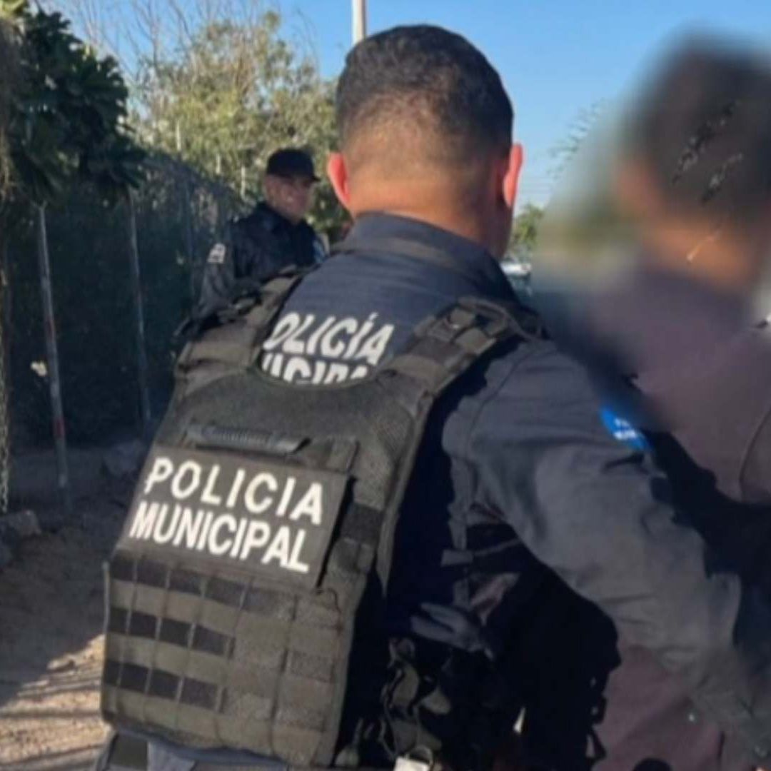 Detienen a Joven de 19 Años en Posesión de una Pistola y Envoltorios de Droga en Hermosillo
