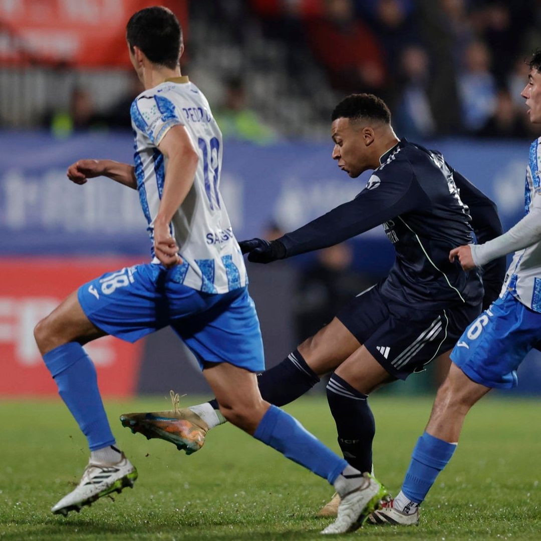 Kylian Mbappé, delantero del Real Madrid, anotó dos goles y va por una marca de Cristiano Ronaldo.