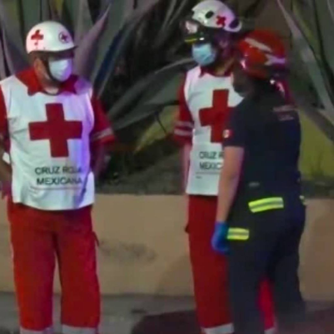 Paramédicos de la Cruz Roja en accidente